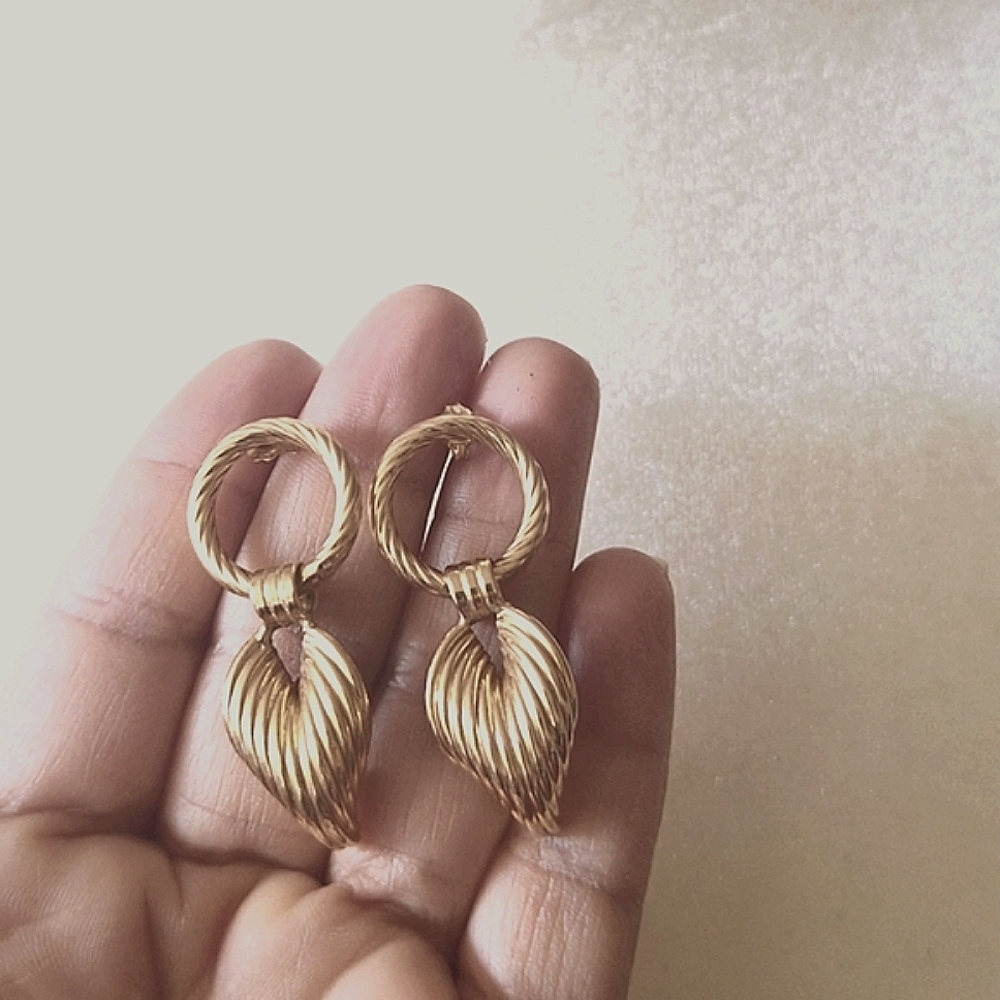 Vintage Earrings In 14k Yellow Gold - Picture 6 of 15